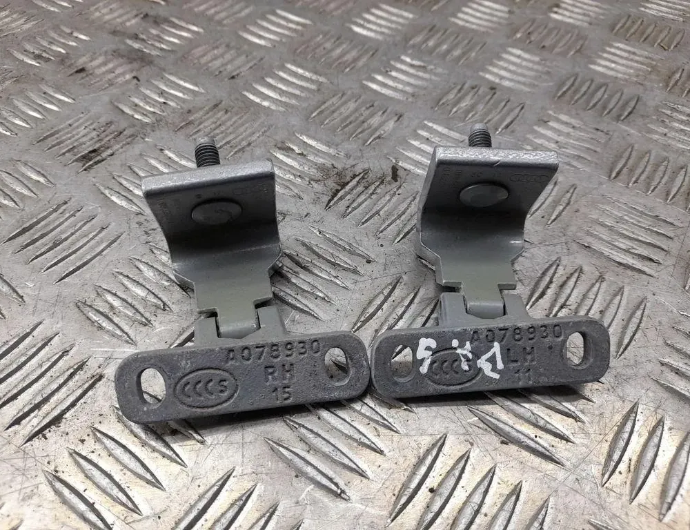 AUDI Q5 8R (2008-2017) Left Side Bootlid Hinge 8U0827300D 33424258