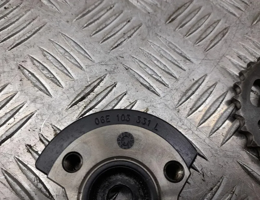 AUDI A6 C6/4F (2004-2011) Distribution intermediate gear 06E103331L 33425221