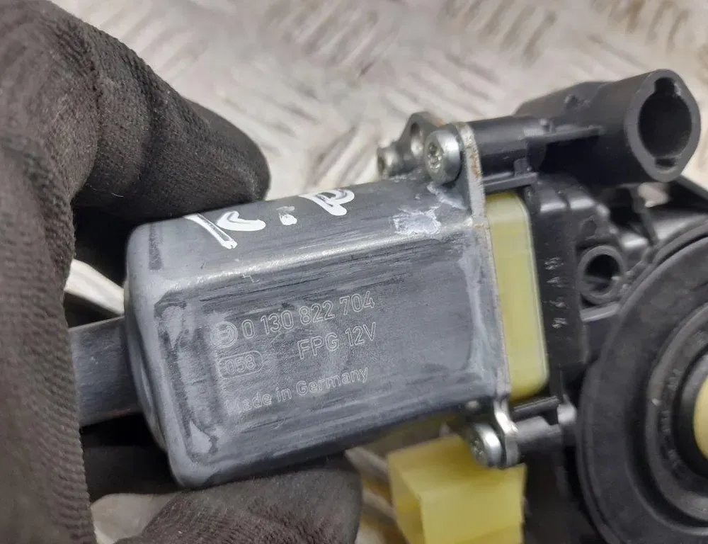 AUDI Q7 4L (2005-2015) Front Left Door Window Regulator Motor 8W0959802 33425559