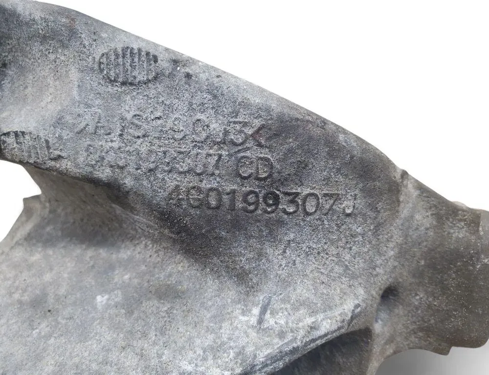 AUDI A5 Sportback 8T (2009-2011) Rear engine bracket 33457639