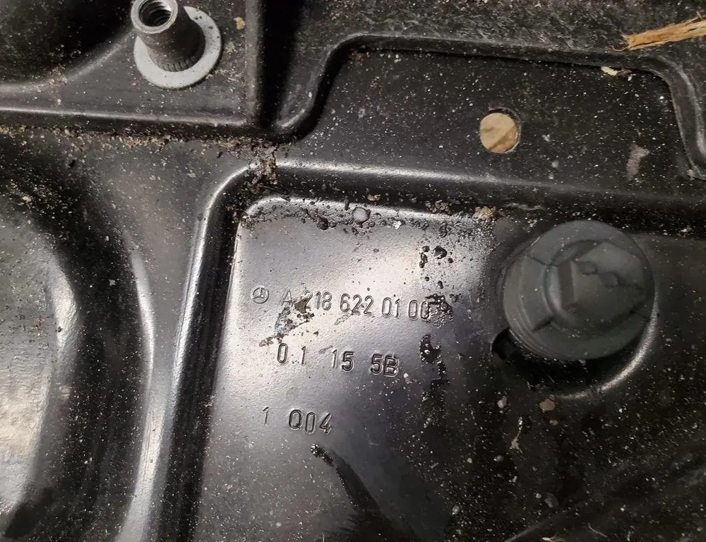 MERCEDES-BENZ CLS-Class C218/X218 (2011-2017) Держатель передний левого фонаря A2126200185,A2186202400 33491044