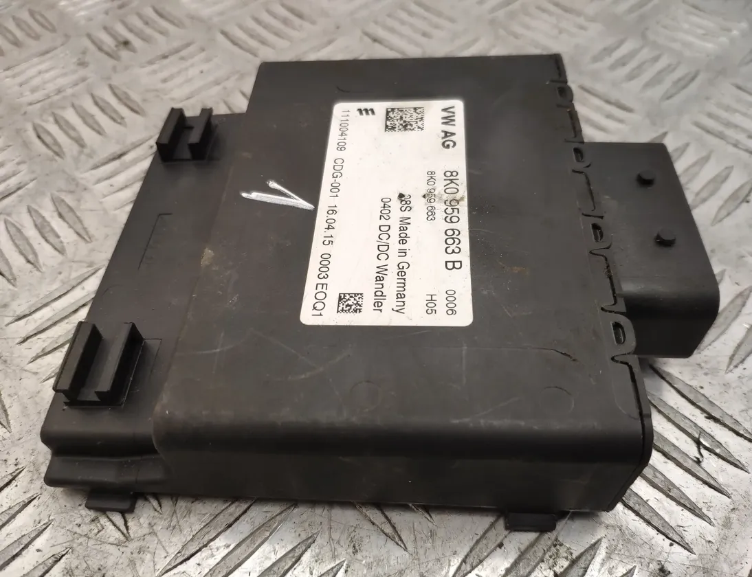 AUDI A5 Sportback 8T (2009-2011) Voltage Control Unit 8K0959663B 13762386