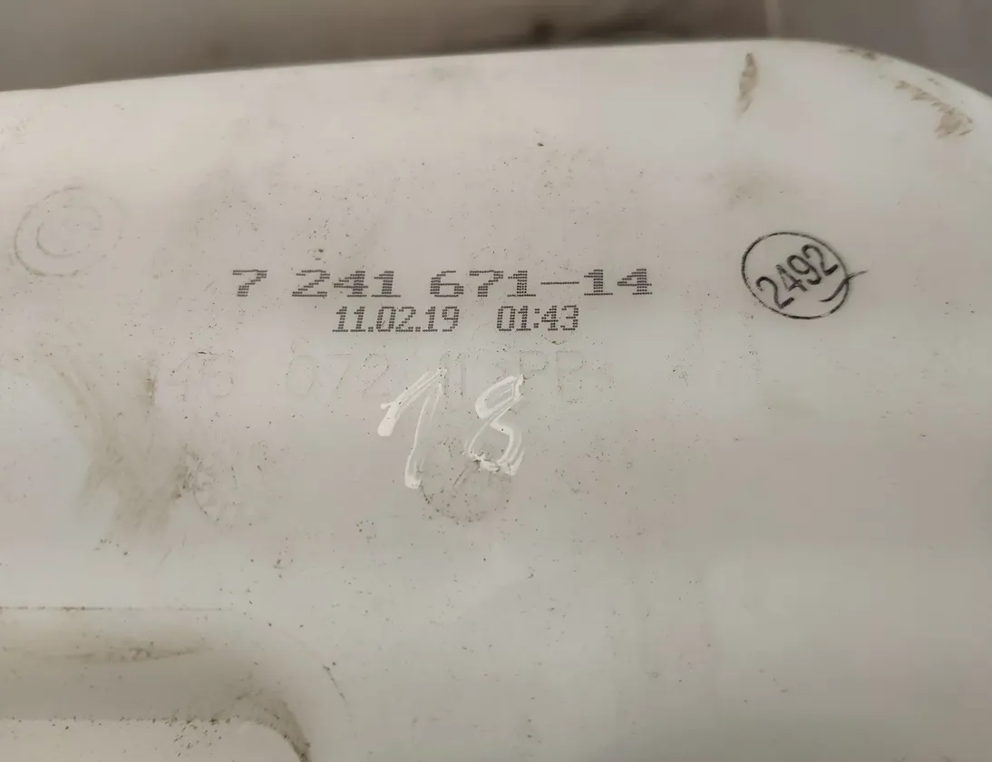 BMW M4 F82/F83 (2013-2020) Бачок омывателя 7241664,7241671 13767096