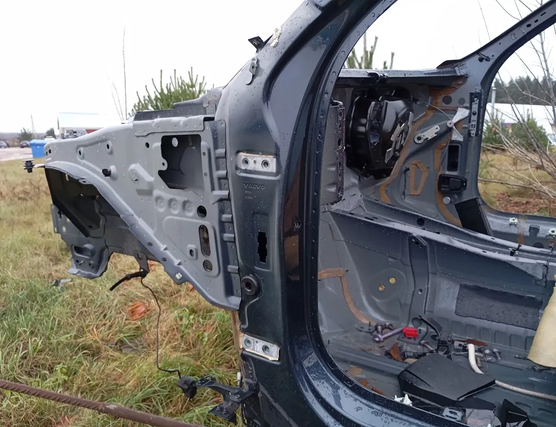 VOLVO XC60 2 generation (2017-2024) Front left quarter 33083586