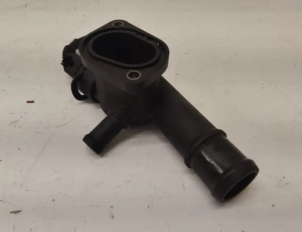 AUDI A4 B7/8E (2004-2008) Шланг радиатора охлаждения двигателя правой стороны 038121132D 34807406