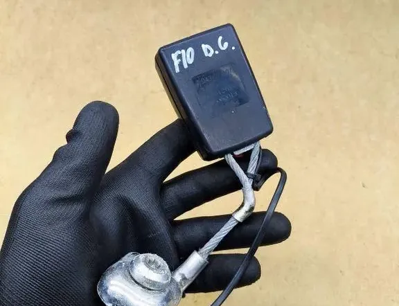 BMW 5 Series F10/F11 (2009-2017) Пряжка сиденья задняя правая 7243274,B151210X 33157512