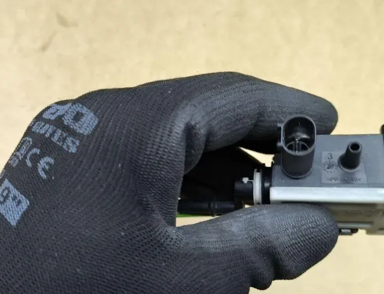 BMW 3 Series E90/E91/E92/E93 (2004-2013) Fuel Tank Cover Lock 6985880 33158650