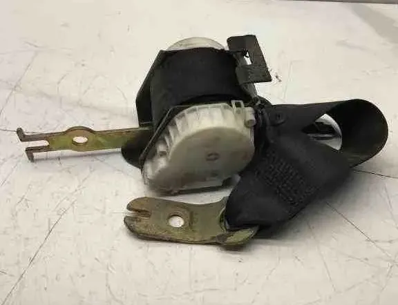 BMW 5 Series E60/E61 (2003-2010) Front Right Seatbelt 33048192 32604355