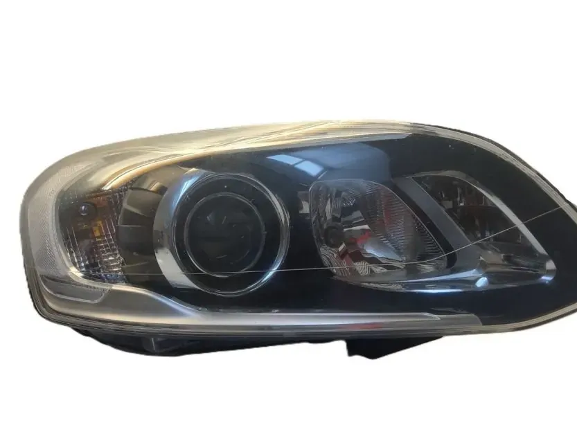 VOLVO XC60 1 generation (2008-2017) Front Right Headlight 89907083 34204063