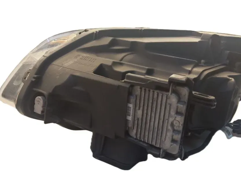 VOLVO XC60 1 generation (2008-2017) Front Right Headlight 89907083 34204063