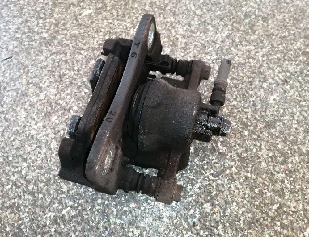 SUZUKI Celerio 1 generation (2014-2023) Front Left Brake Caliper 33859395