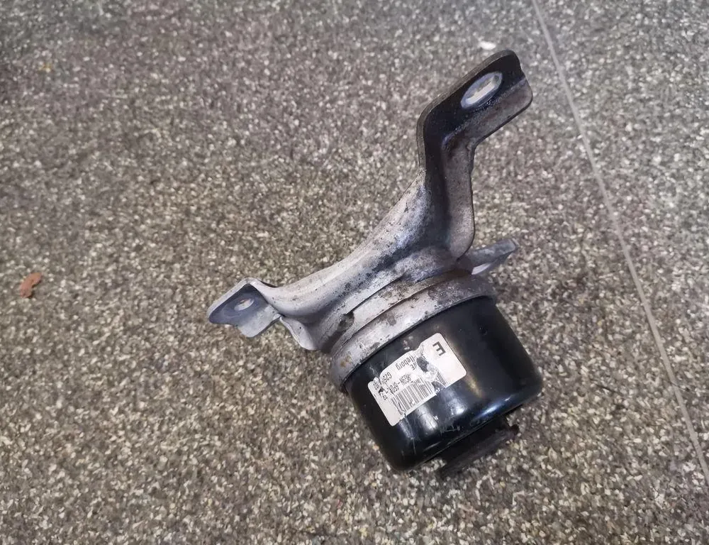 VOLVO S60 1 generation (2000-2009) Front engine mount 33860908