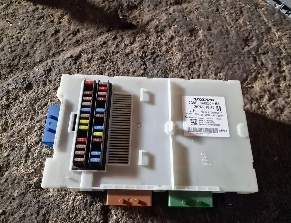 VOLVO S80 2 generation (2006-2020) Fuse box 30765876AC 33872191