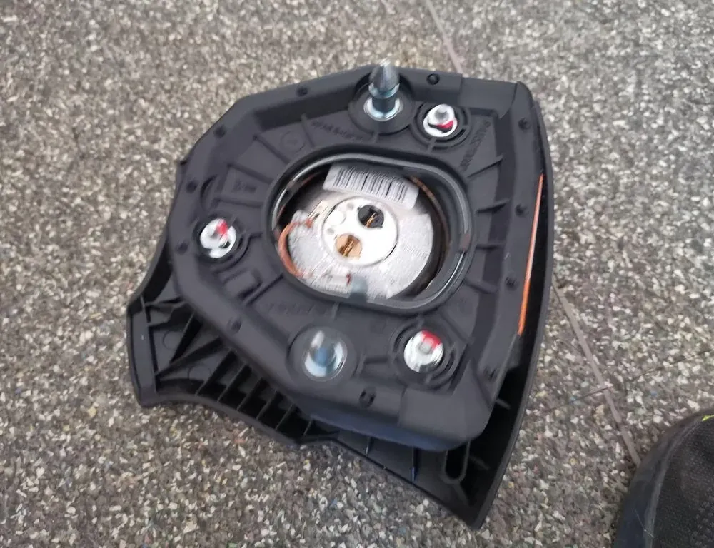 VOLVO V70 2 generation (2000-2008) Steering Wheel Airbag 30780655 33872736
