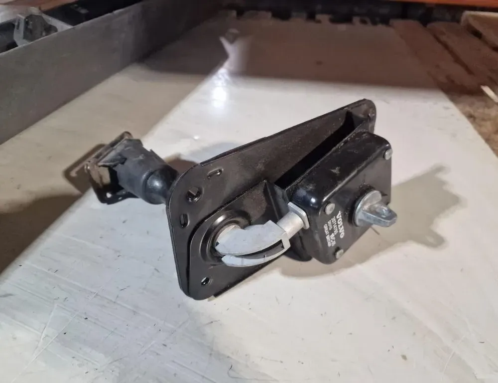 VOLVO XC90 1 generation (2002-2014) Spare Tire Wheel Mount 30714793 33877914