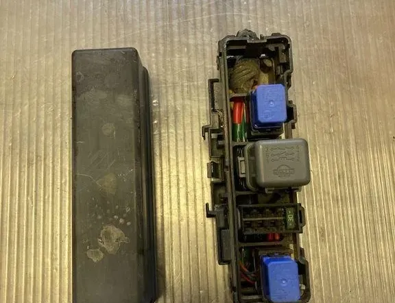 NISSAN X-Trail T31 (2007-2014) Fuse Box JG70A 35464962
