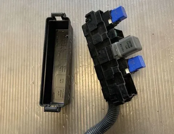 NISSAN X-Trail T31 (2007-2014) Fuse Box JG70A 35459806