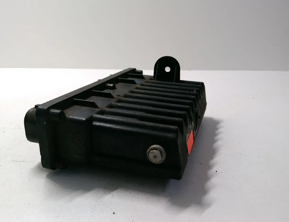 OPEL Zafira A (1999-2003) Coolant fan relay 09131730,252620 28407793