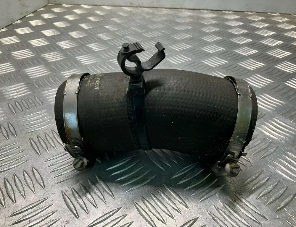 LAND ROVER Discovery Sport 1 generation (2014-2024) шланг радиатора интеркулера GJ326K863AA 33545649