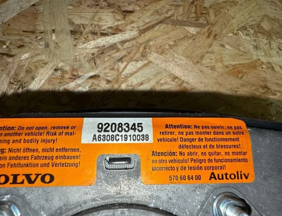 VOLVO S60 1 generation (2000-2009) Подушка безопасности руля 9208345,570606400 36080226