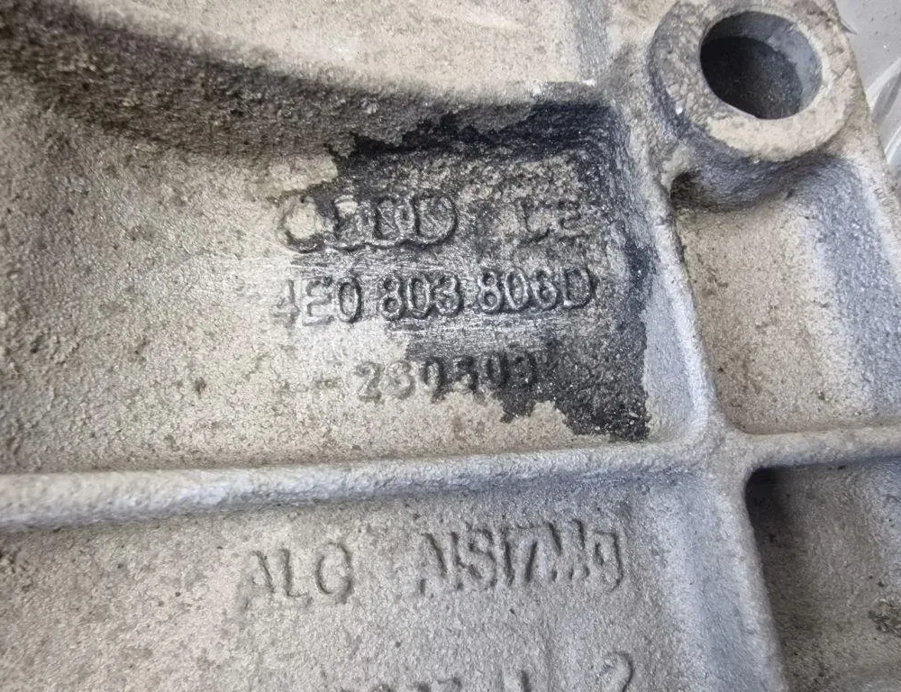 AUDI A8 D3/4E (2002-2010) Gearbox Mount Bracket 4E0803806D 31243532