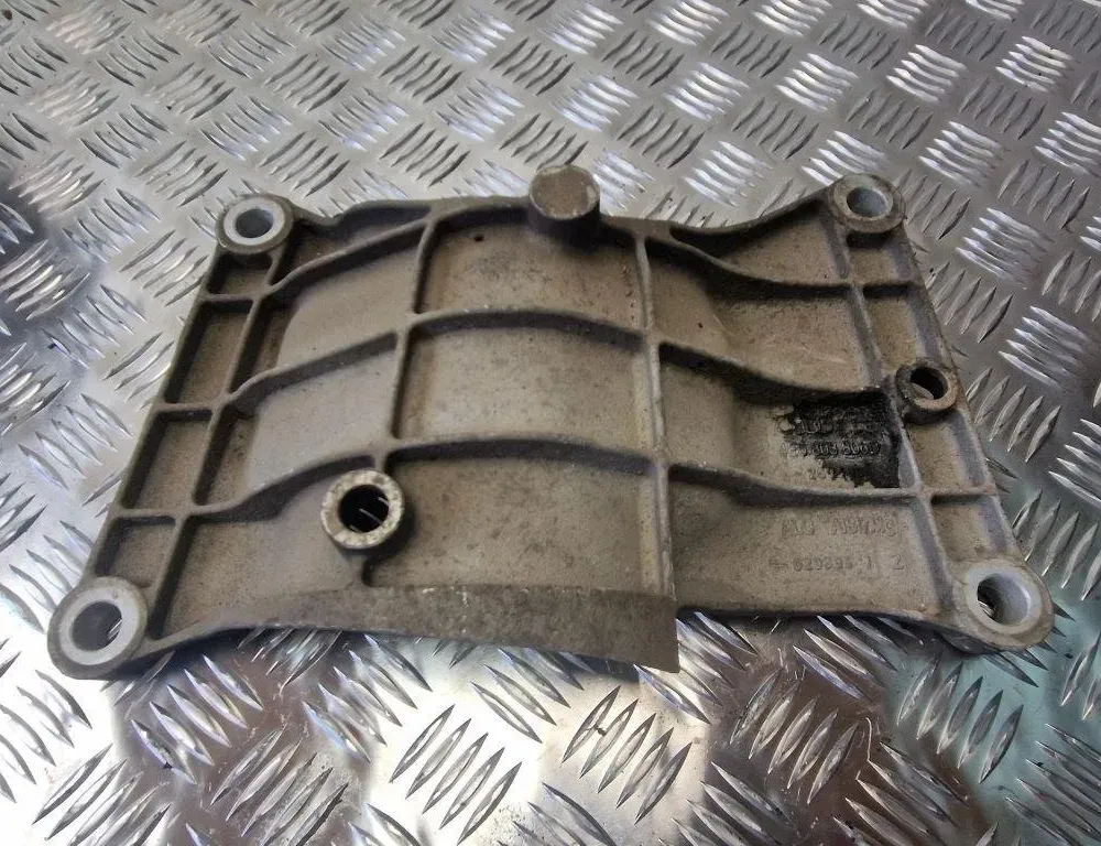 AUDI A8 D3/4E (2002-2010) Gearbox Mount Bracket 4E0803806D 31243532