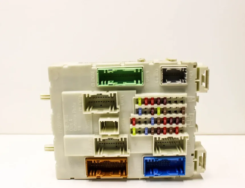 VOLVO V40 2 generation (2012-2020) Fuse Box 31394963 25034135