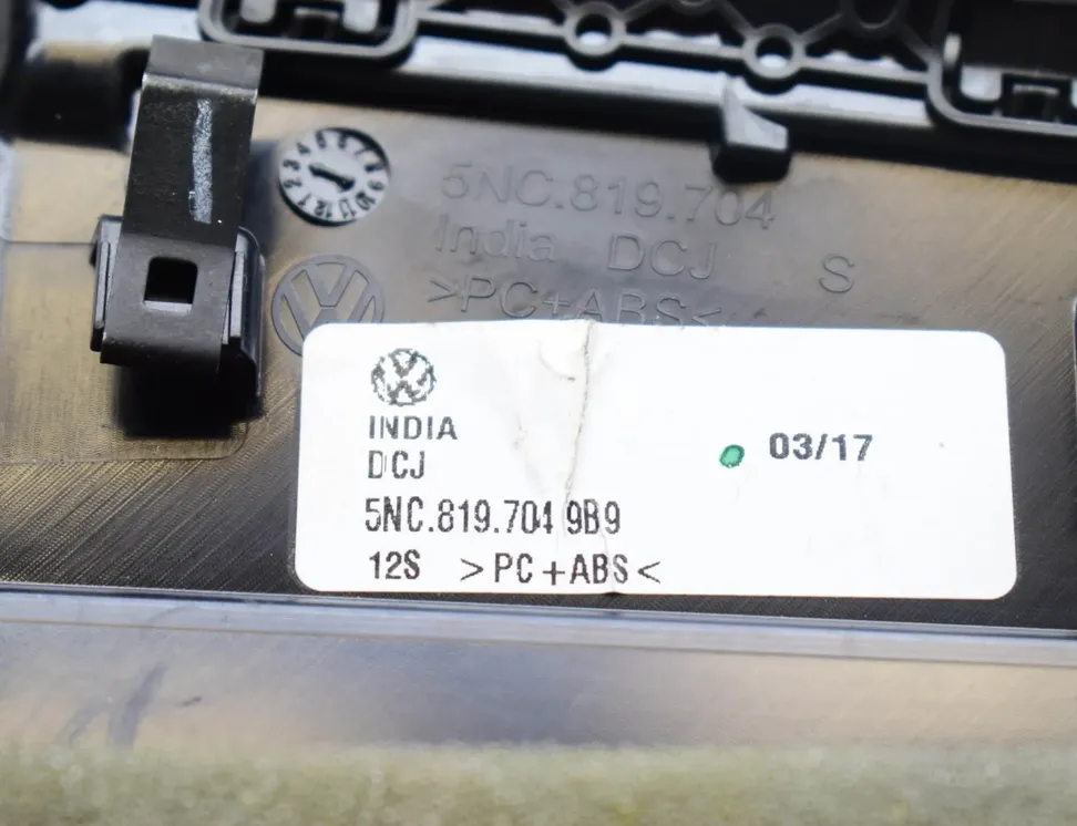 VOLKSWAGEN Tiguan 2 generation (2016-2024) Вентиляционные отверстия в приборной панели 5NC819704 12096454