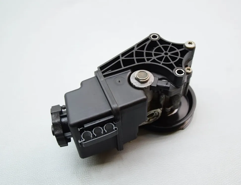 MERCEDES-BENZ C-Class W204/S204/C204 (2004-2015) Power Steering Pump A0064661501 28056675