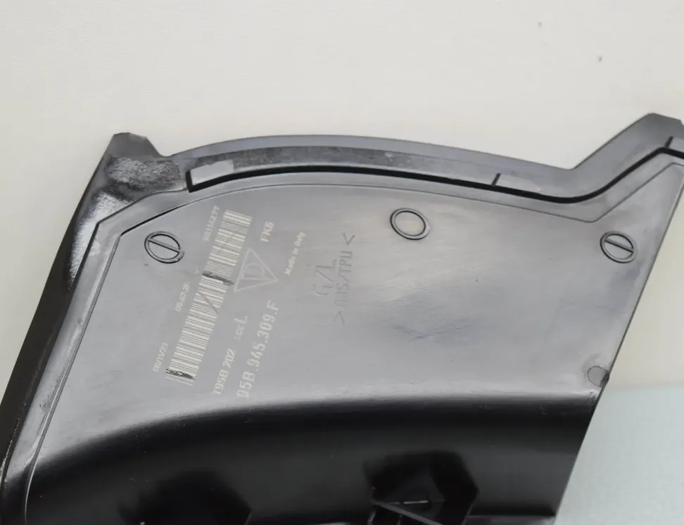 PORSCHE Macan 1 generation (2013-2023) Облицовка заднего правого фонаря 95B945309F 30336952