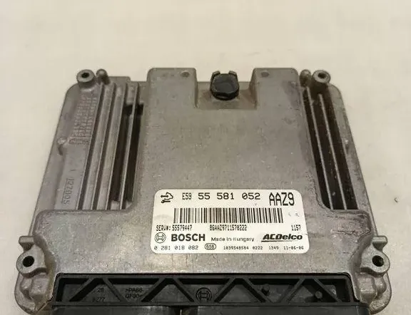 OPEL Astra J (2009-2020) Engine Control Unit ECU 0281018082,55581052,55579447 35411666
