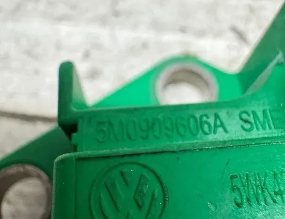 VOLKSWAGEN Touran 1 generation (2003-2015) ДАТЧИК УДАРА НАДУВНЫХ ПОДУШЕК 5M0909606A 35870461
