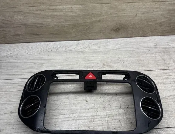 VOLKSWAGEN Golf Plus 1 generation (2004-2009) Music Player Trim 5M0858071K 35860784