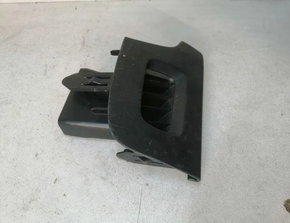 TOYOTA Prius 3 generation (XW30) (2009-2015) Задняя воздушная решётка 5596147030 34232979