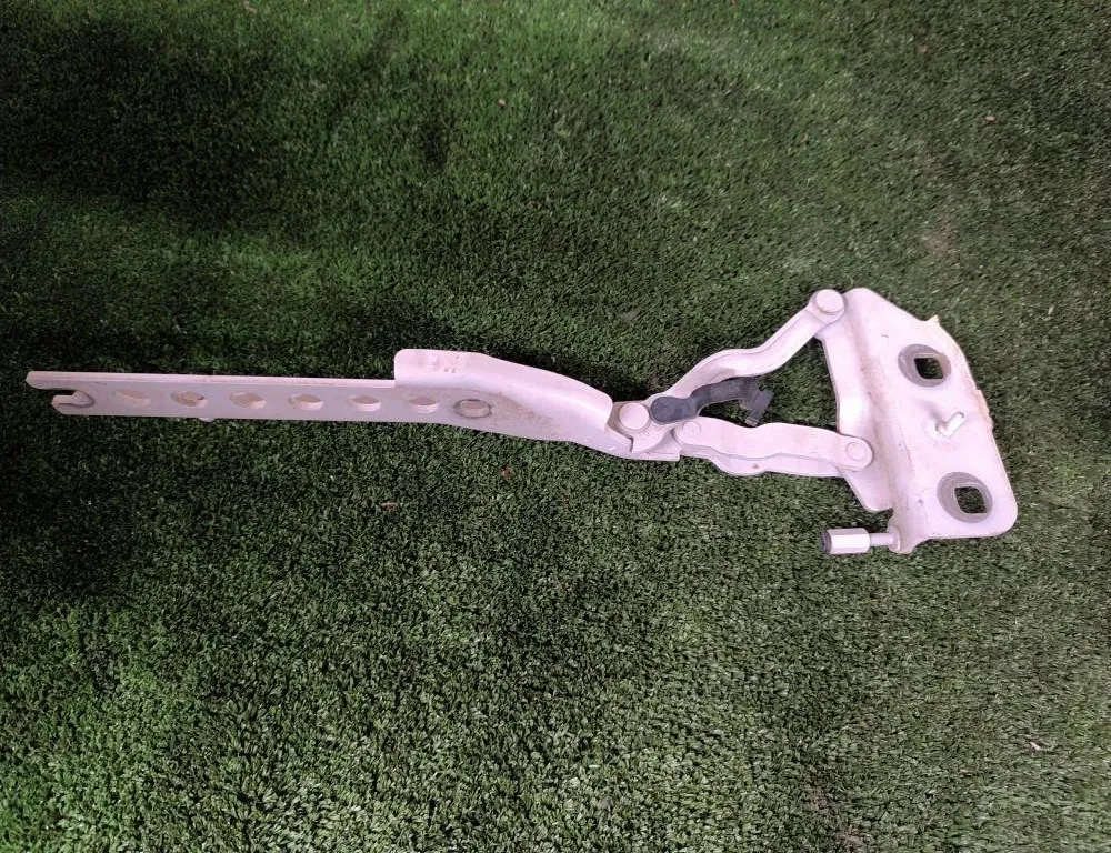 AUDI A8 D3/4E (2002-2010) Петля капота передняя левая 4E0823301F 34247600