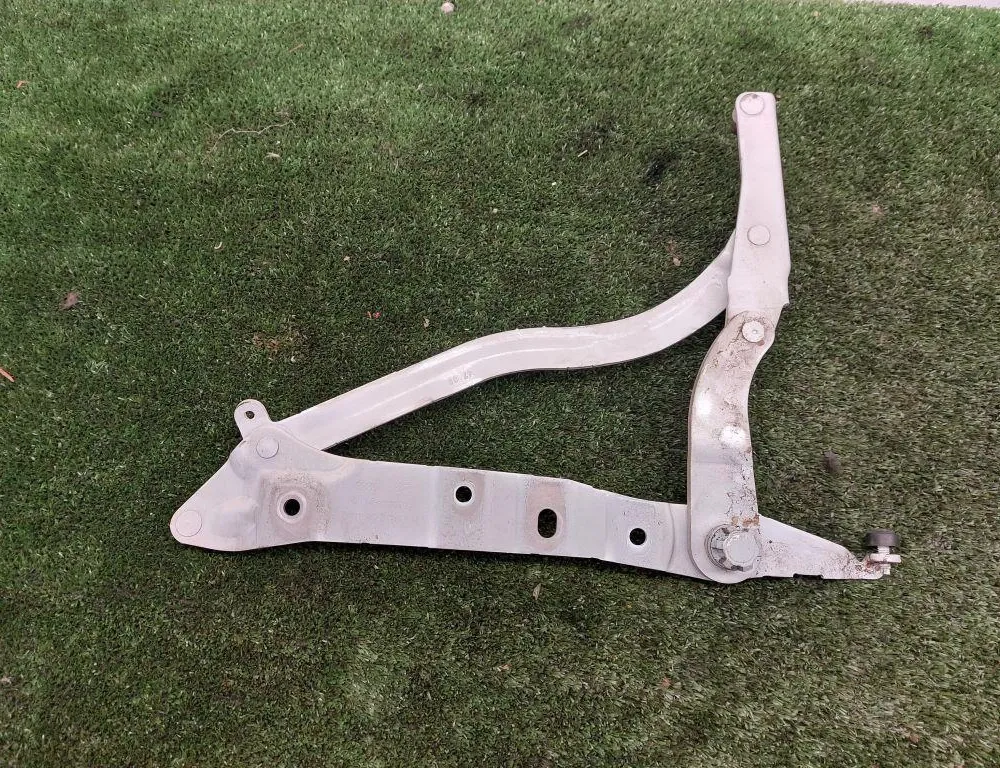 AUDI A8 D3/4E (2002-2010) Right Side Bootlid Hinge 4E0827300H 34247599