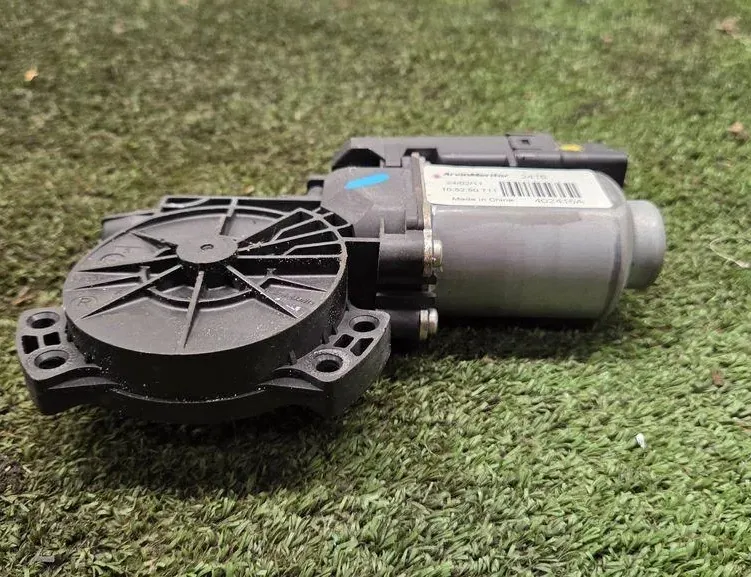 KIA Optima 3 generation (2010-2015) Маторчик стеклоподъемника задней правой двери 402416a 34249772