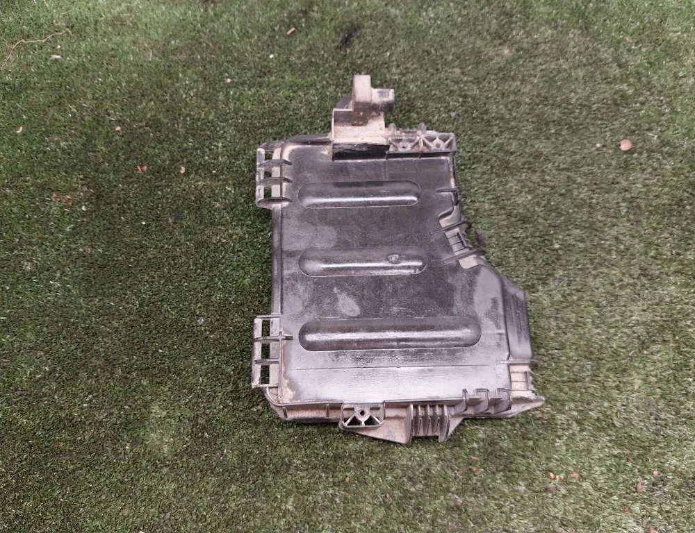 AUDI A8 D3/4E (2002-2010) Fuse Box Cover 34247601