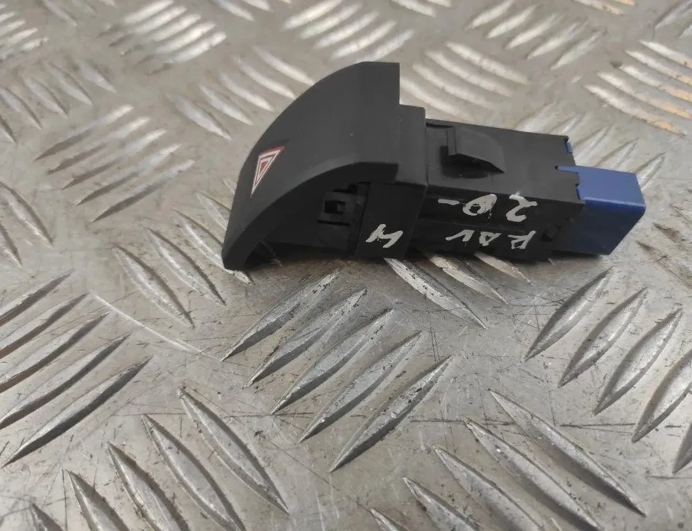 TOYOTA RAV4 5 generation (XA50) (2018-2024) Hazard button 31605185