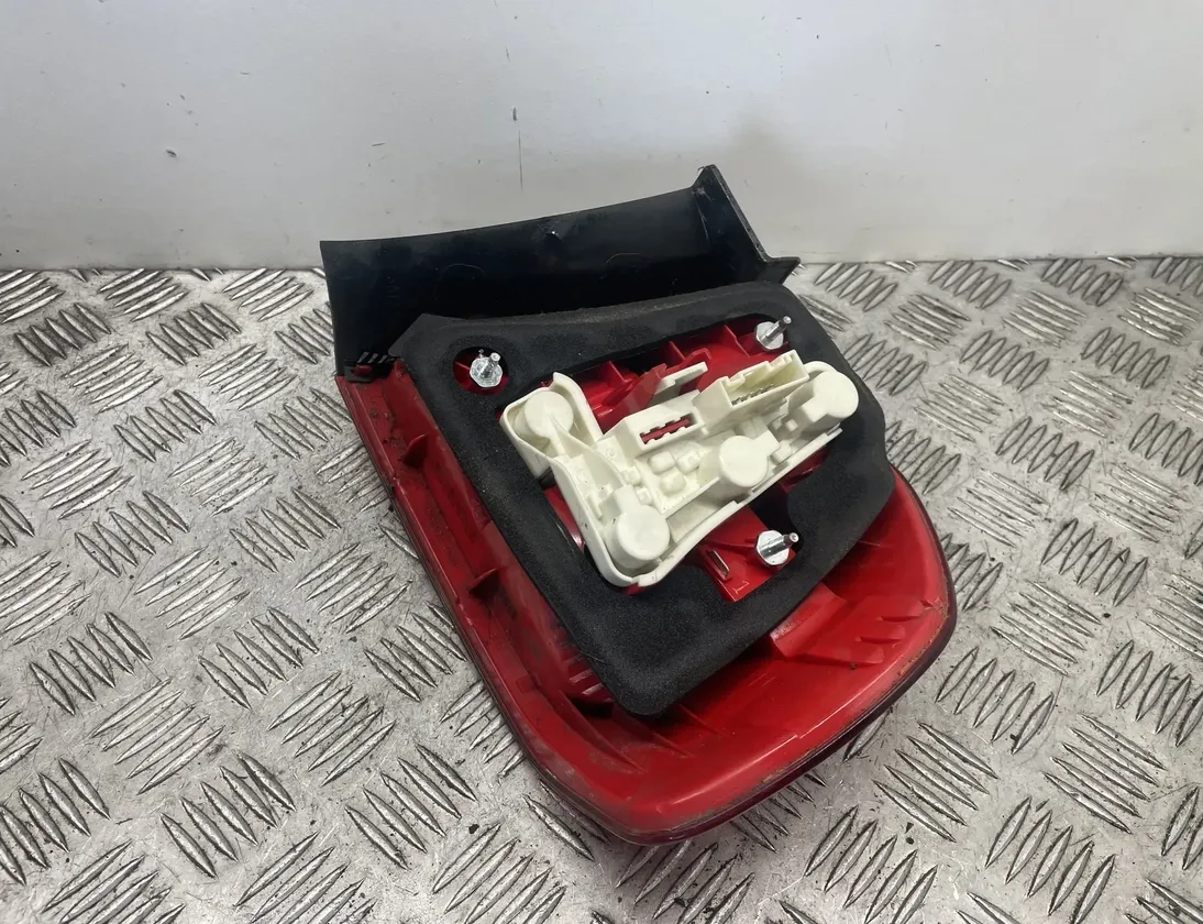 BMW 3 Series E90/E91/E92/E93 (2004-2013) Rear Left Taillight 6937457 23991430