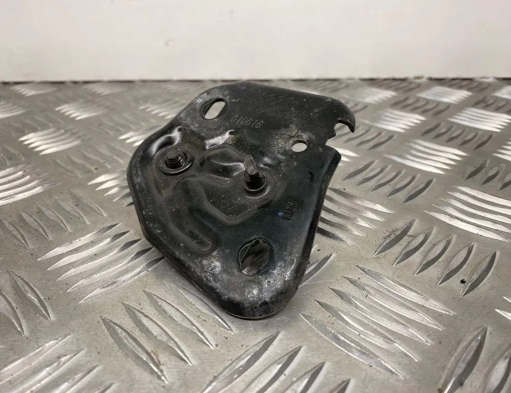 AUDI A1 8X (2010-2020) Крюк капотa 4G0823186 30947857