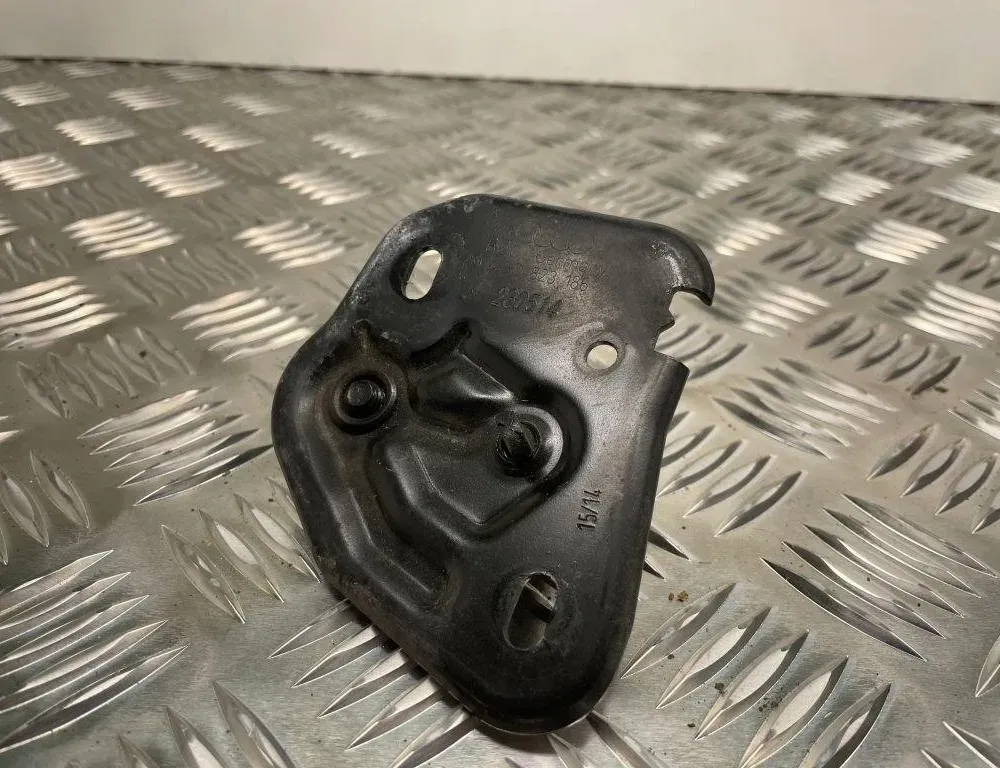 AUDI A6 allroad C7 (2012-2019) Крюк капотa 4G0823186 30989995
