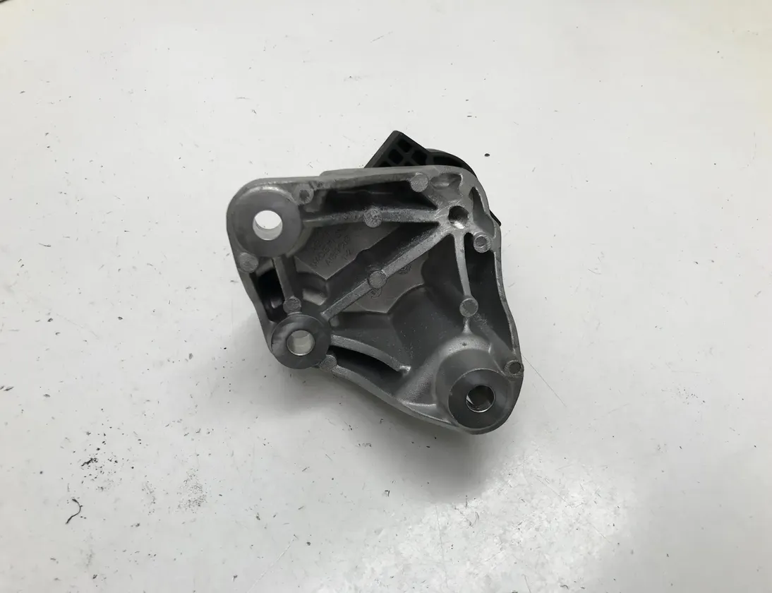 VOLVO XC40 1 generation (2017-2024) Кронштейн двигателя правой стороны 31686308 30190119