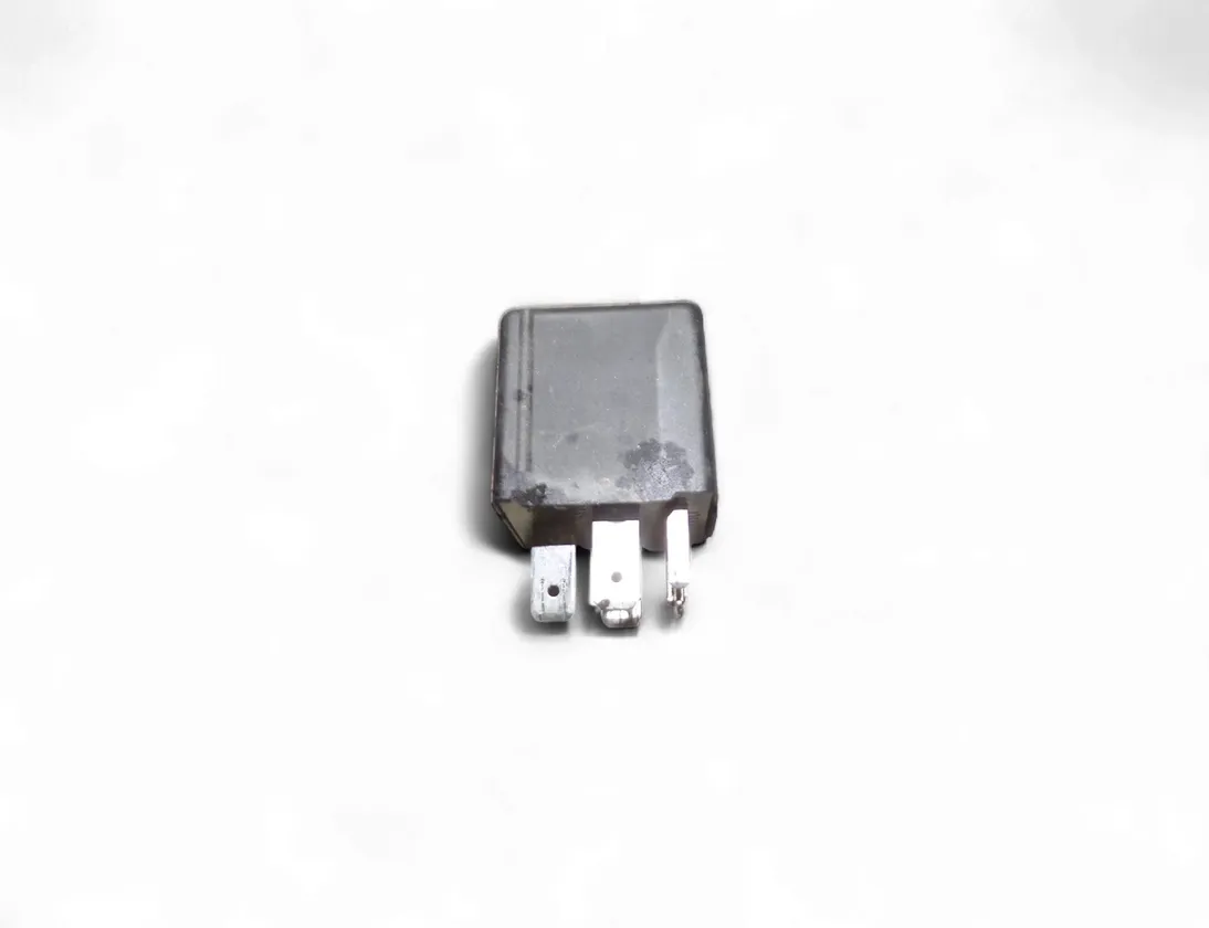 AUDI 200 C3 (1983-1988) Relays 5KG00407903,5KG004079 33110251