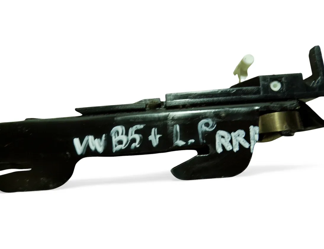 VOLKSWAGEN Passat B5 (1996-2005) РЕГУЛИРОВОЧНАЯ ПЛАНКА РЕМНЯ БЕЗОПАСНОСТИ 3B0857819E 33360657