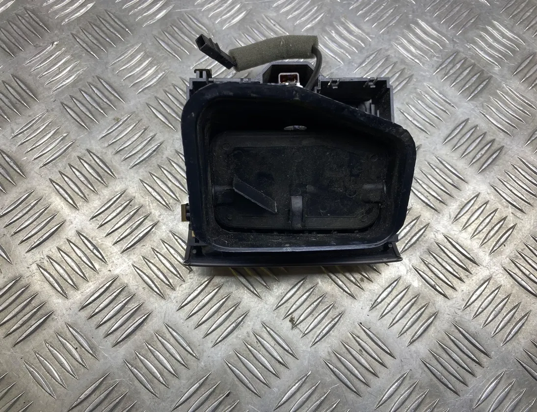 AUDI A6 C5/4B (1997-2004) Задняя воздушная решётка 4B0819203 29015498