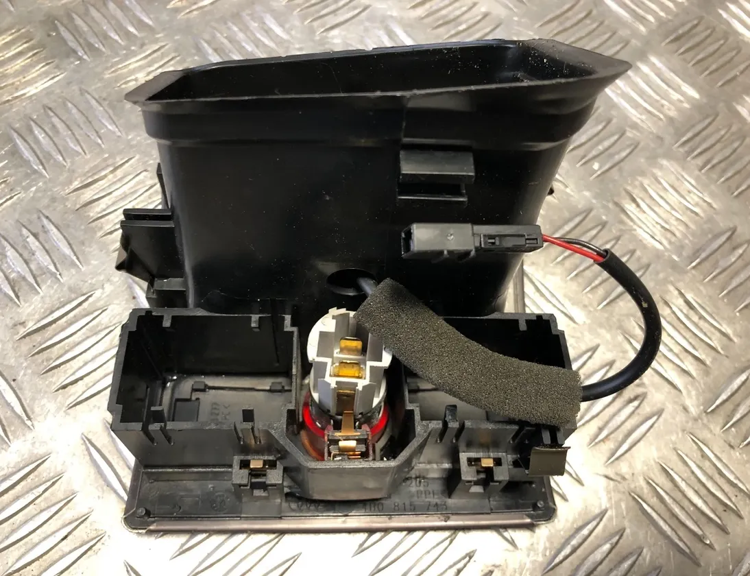 AUDI A6 C5/4B (1997-2004) Задняя воздушная решётка 4B0819203 29015761