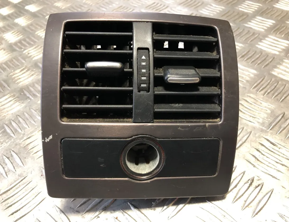 AUDI A6 C5/4B (1997-2004) Задняя воздушная решётка 4B0819203 29015761