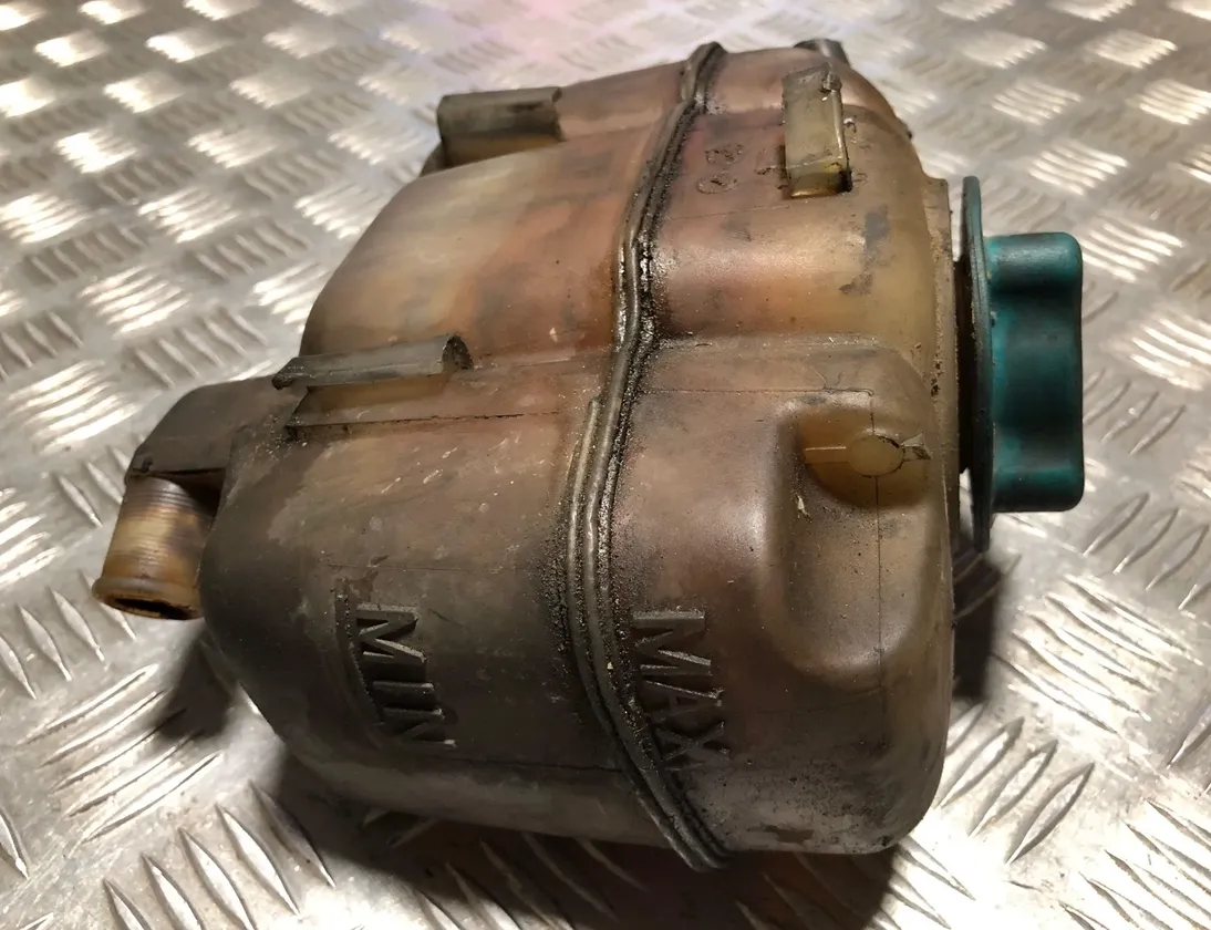 VOLVO V70 2 generation (2000-2008) Expansion Tank 8683456 29098479