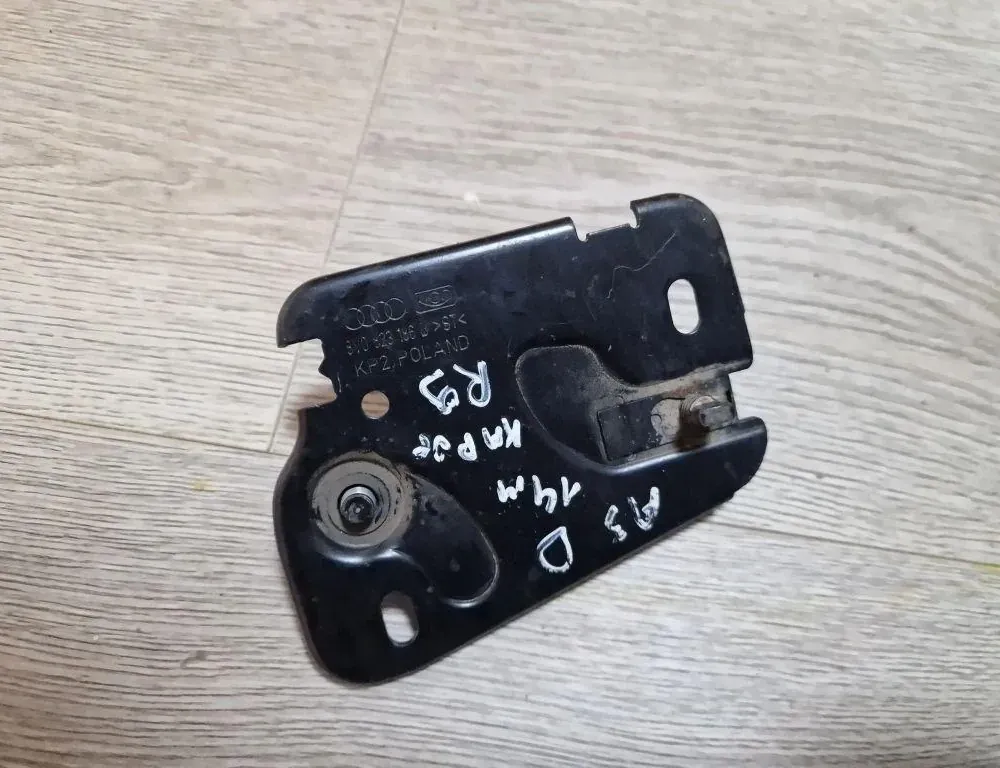 AUDI A3 8V (2012-2020) Крюк капотa 8V0823186B 34030240